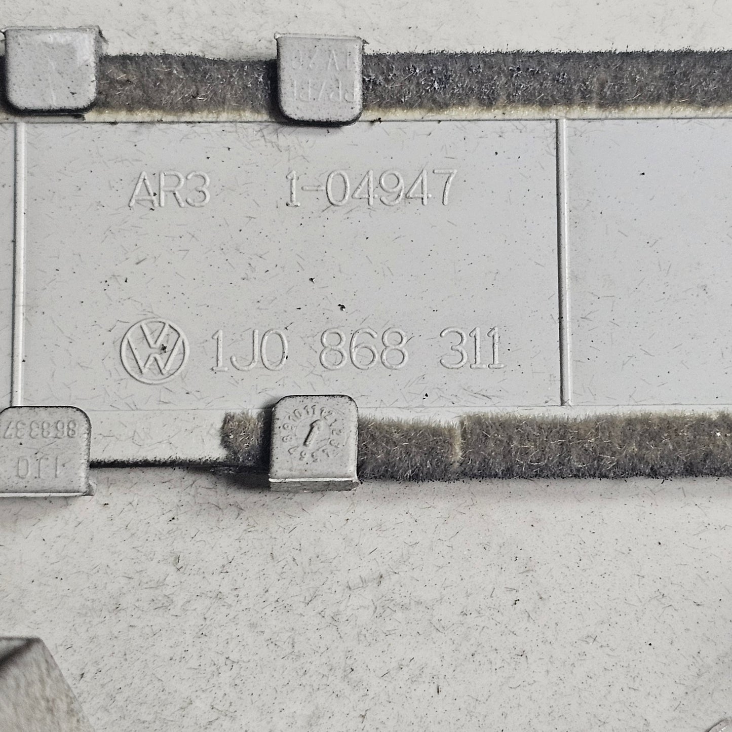 B-Säulenverkleidung links Schwarz VW Golf IV / Jetta GLI MK4 00–05 – Teilenummern 1J0 868 311 A / 1J3 867 243 C / 1J3 867 285 – Gebraucht