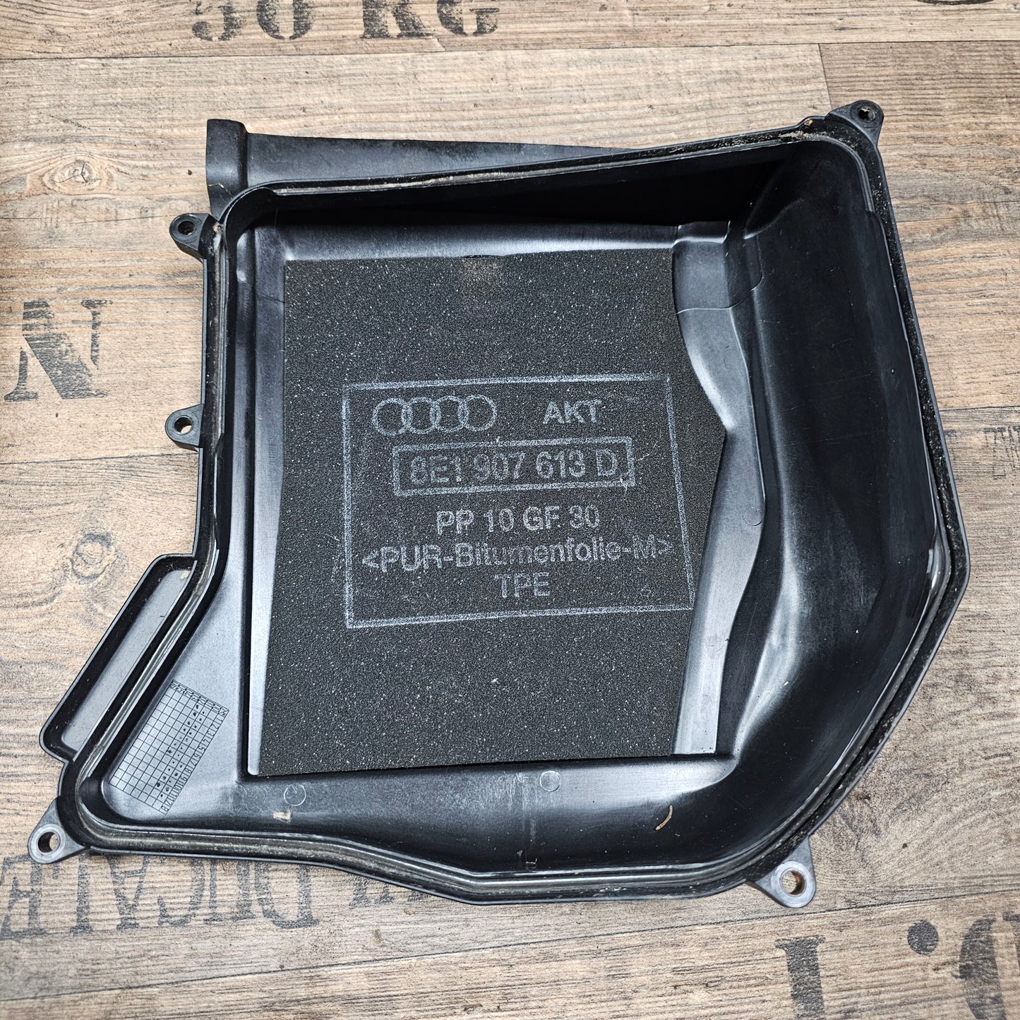 Audi VW Skoda Gehäuse Abdeckung Halter Motorsteuergerät 8D1907355B + 8E1907613D gebraucht