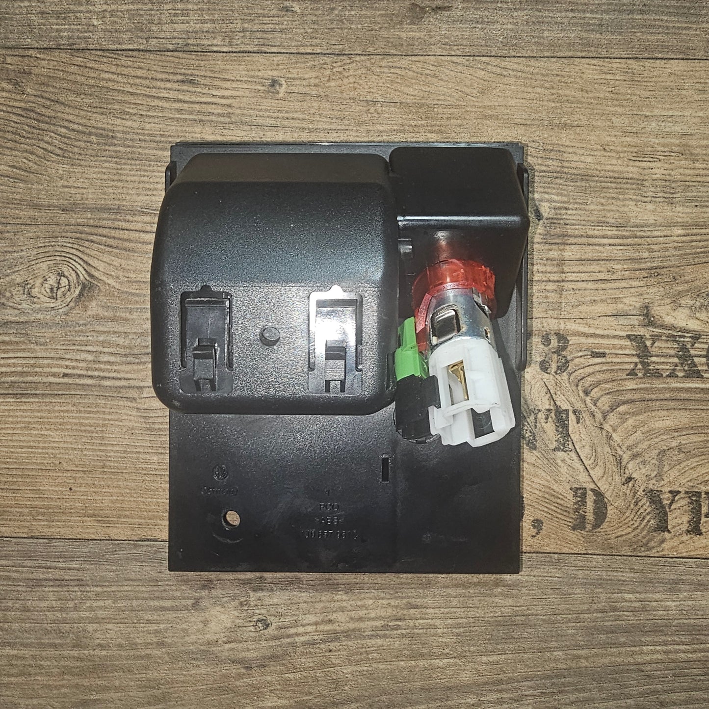 Aschenbecher vorne mit Zigarettenanzünder Basis VW Golf 4 Bora 1J0857961C