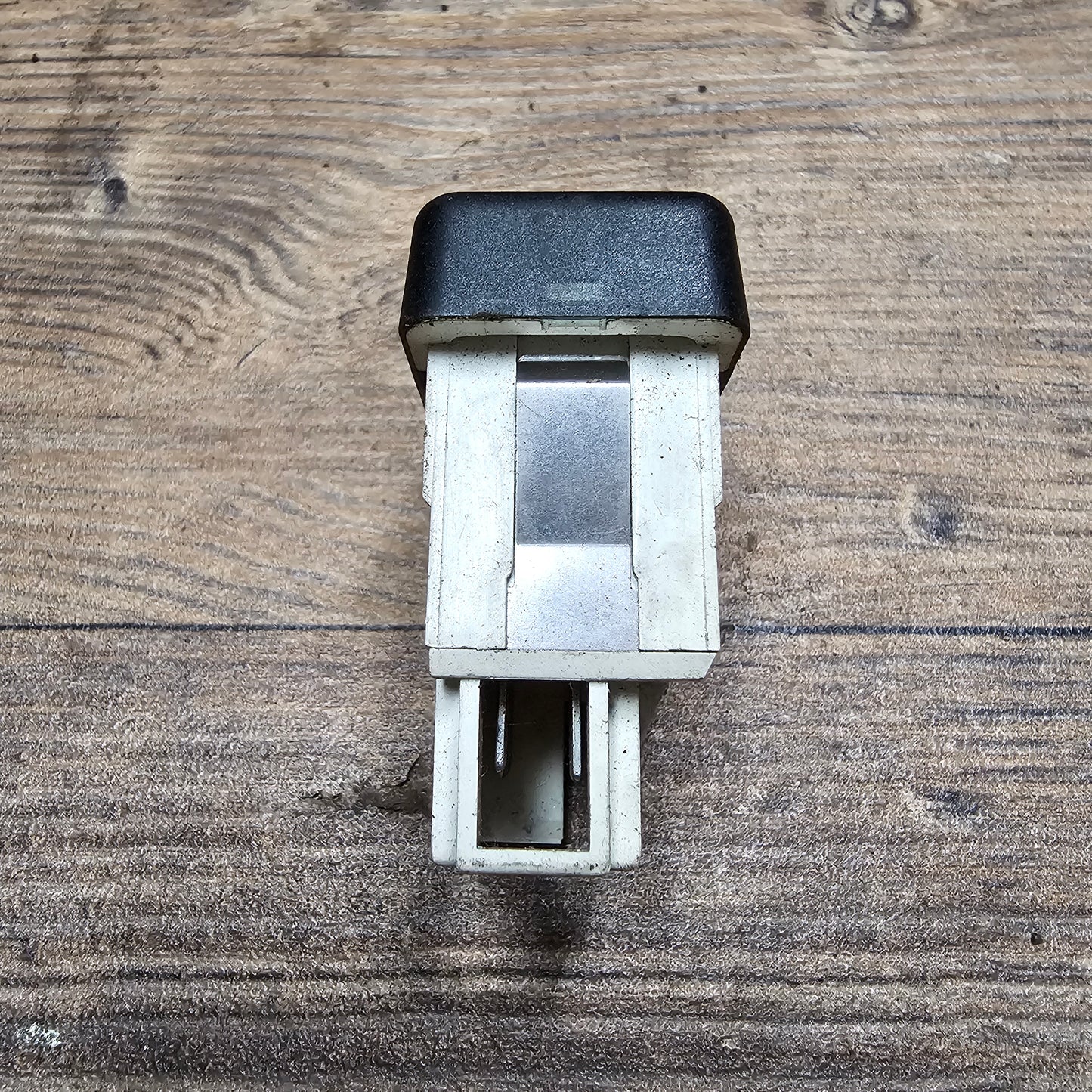 ABS Schalter – 357919235D – VW Passat B3 / B4 – gebraucht
