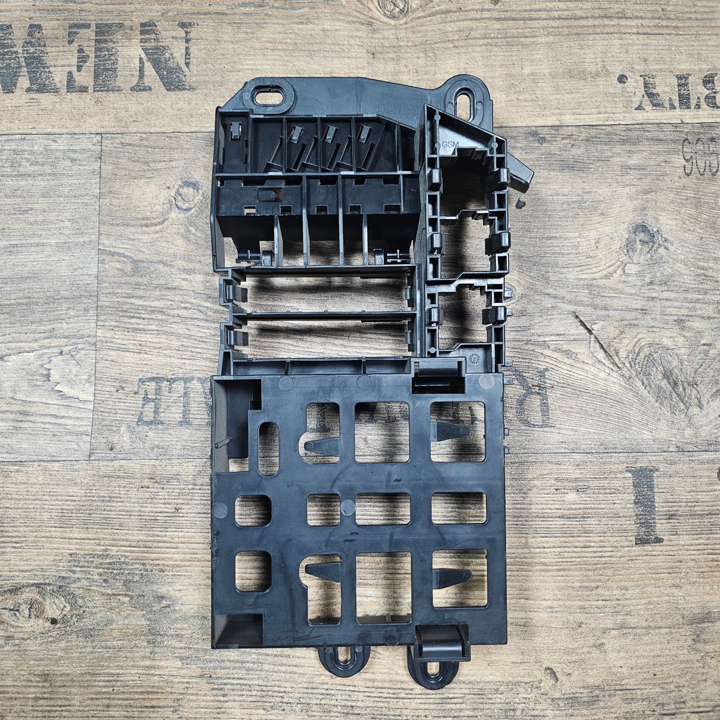 Hauptsicherungskasten hinten rechts Audi A6 4F C6 4F0 971 845 A - gebraucht
