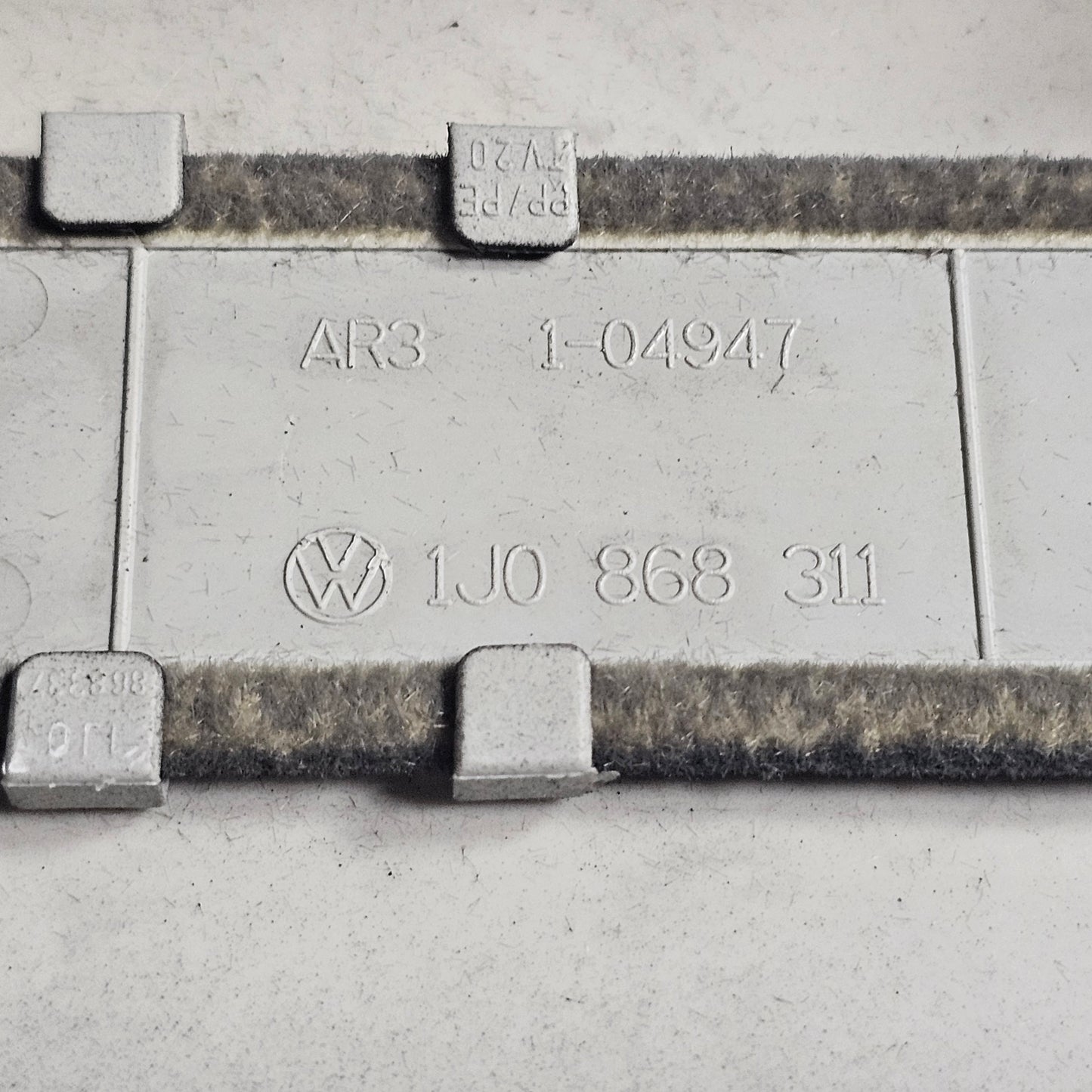 B-Säulenverkleidung rechts Schwarz VW Golf IV / Jetta GLI MK4 00–05 – Teilenummern 1J0 868 311 / 1J3 867 244 C / 1J3 867 286 – Gebraucht