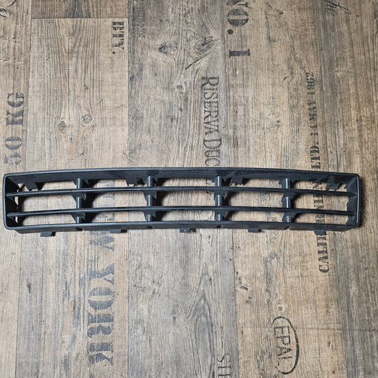 VW Golf IV Luftführungsgitter – Originalteil 1J0 853 677 D – Mittelgrill Stoßfänger vorne