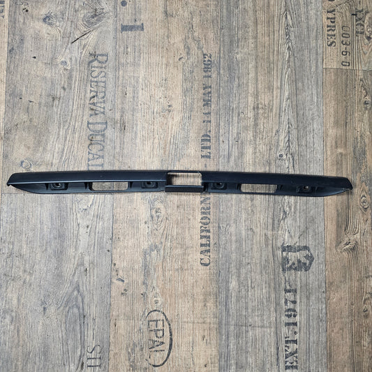 Griffleiste Heckklappe schwarz VW Golf 3 – 1H6827577D – gebraucht