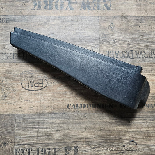 Hutablagen-Halterung rechts VW Golf 3 – 1H6867762 – gebraucht