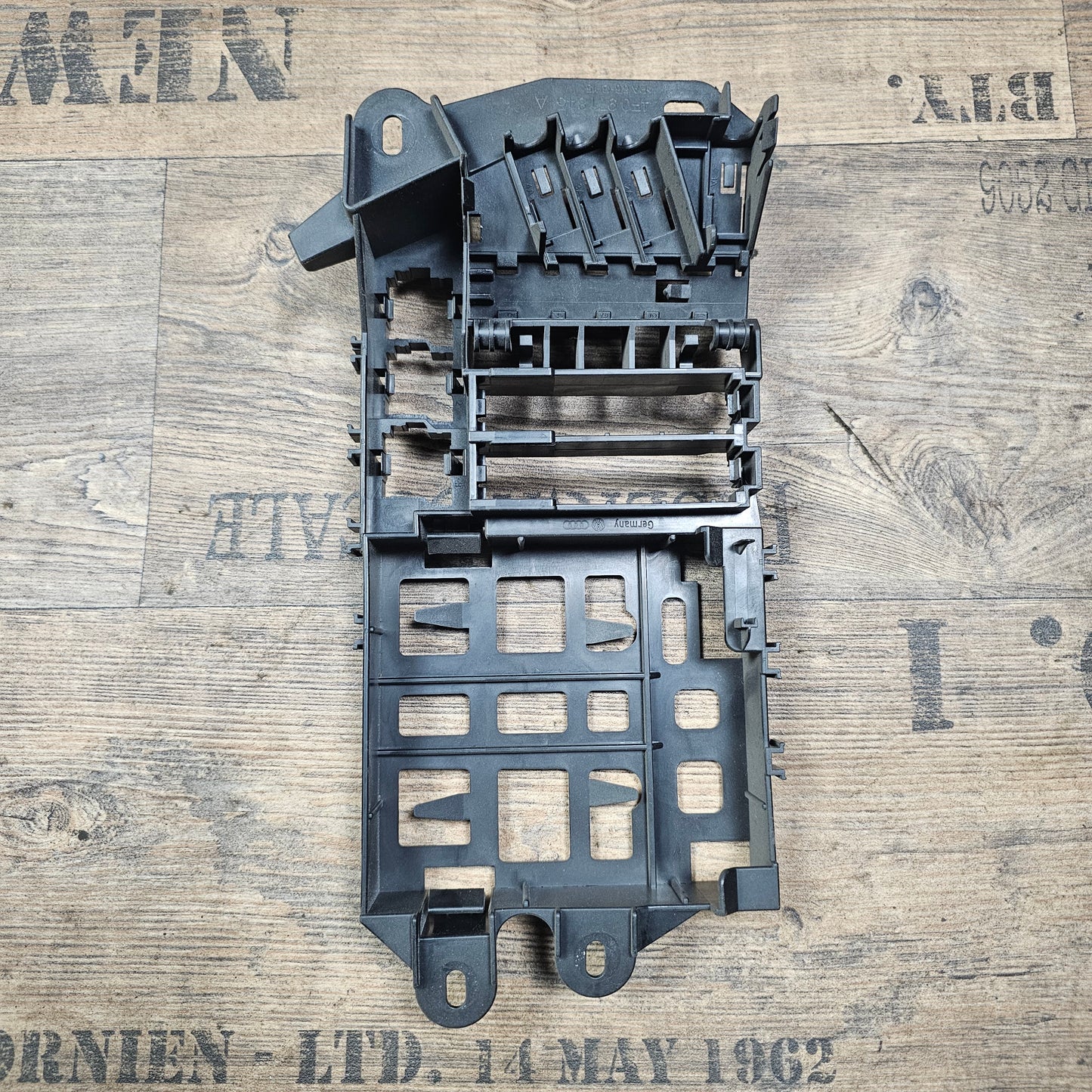 Hauptsicherungskasten hinten rechts Audi A6 4F C6 4F0 971 845 A - gebraucht