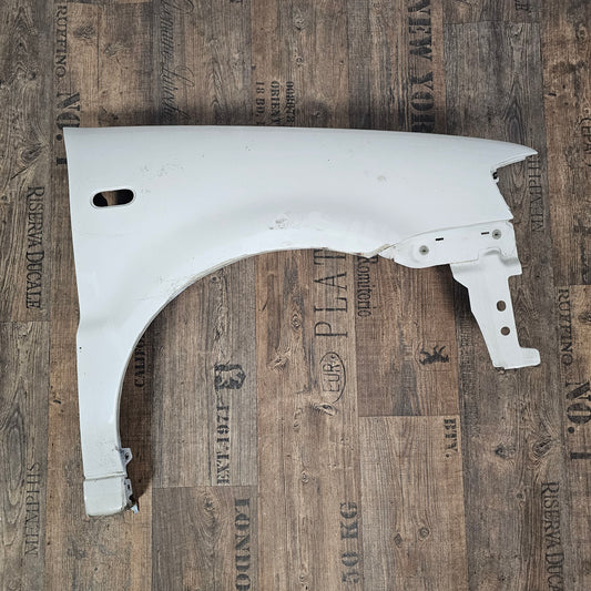 VW Polo 6N2 Original gebrauchte Kotflügel vorne rechts 6N0 821 106A weiß