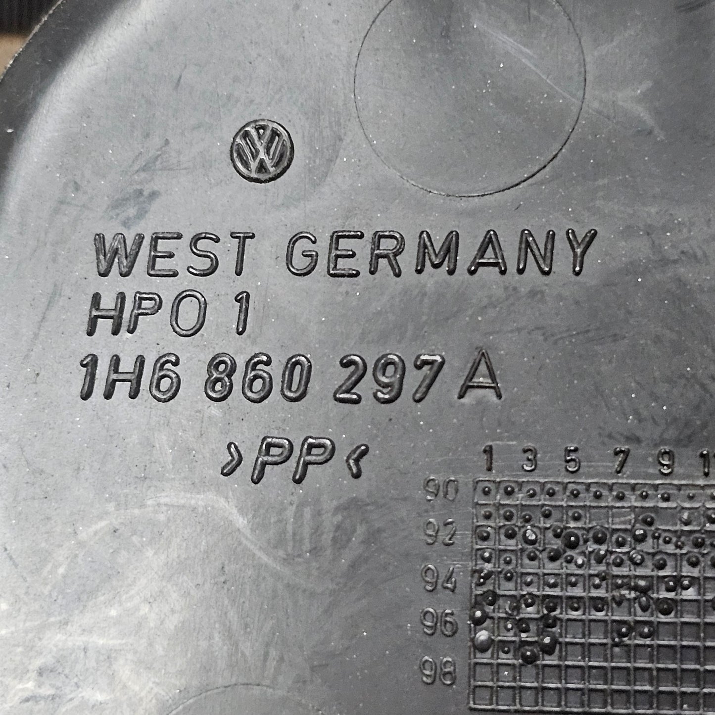 Halter Warndreieck + Verbandskasten – 1H6860297A / 1H6860269 – VW Golf 3 / Vento / Cabrio – gebraucht