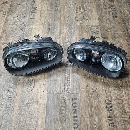 Scheinwerfer Set schwarz mit Nebelscheinwerfer & Leuchtweitenregulierung VW Golf 4 – links + rechts – gebraucht