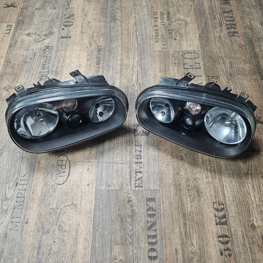 Scheinwerfer Set schwarz mit Nebelscheinwerfer & Leuchtweitenregulierung VW Golf 4 – links + rechts – gebraucht