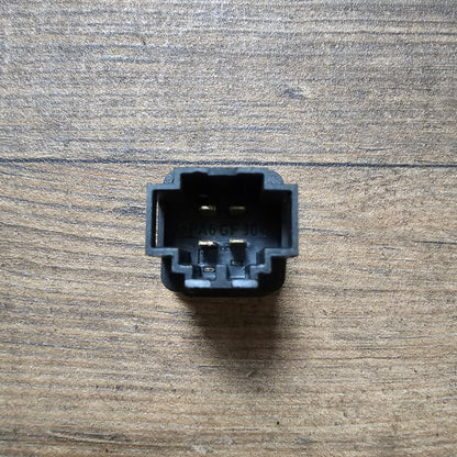 Elektrischer Entriegelungsknopf für Tankklappe VW Golf IV – 3B0 959 833 A