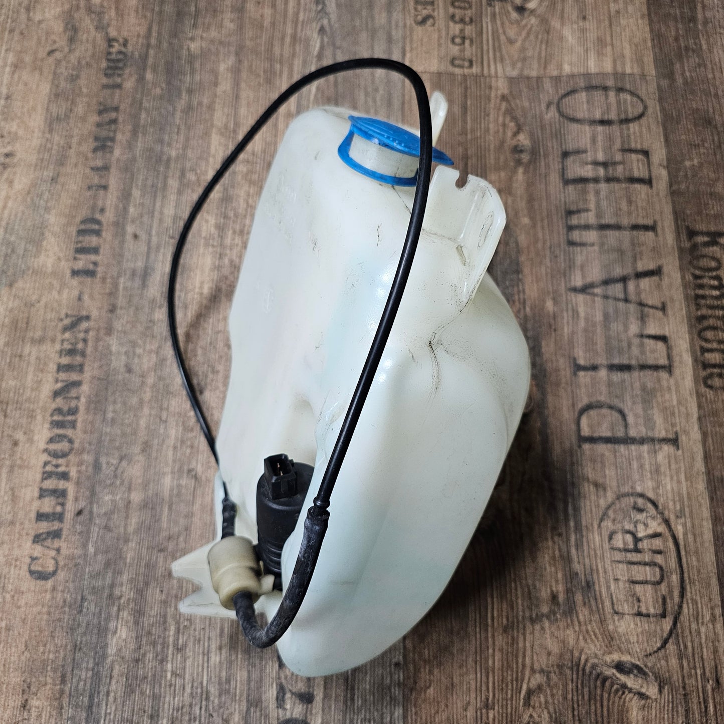 Wischwasserbehälter mit Pumpe VW Golf 3 – 1H0955453 – gebraucht