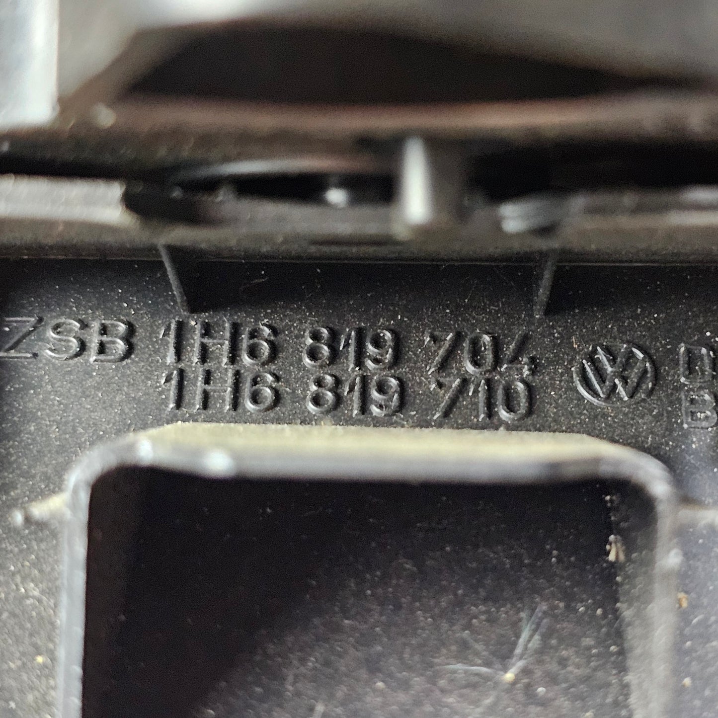 Lüftungsgitter rechts schwarz VW Golf 3 / Cabrio / Vento – 1H6819704 / 1H6819710 – gebraucht